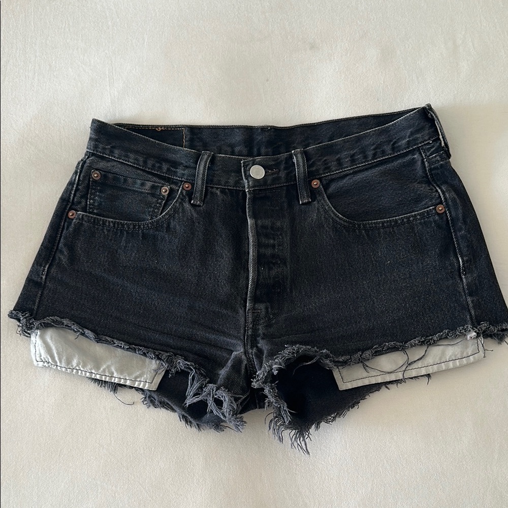 Vintage Levi’s 501 Black Denim Shorts – W31